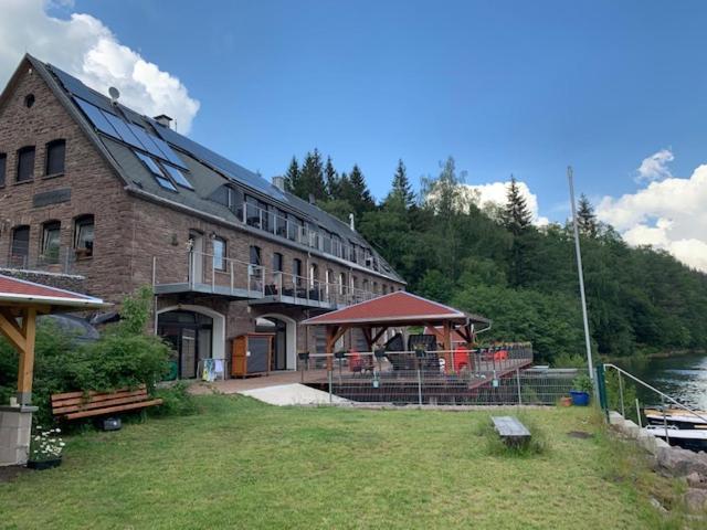 Holidayhaus-Luetsche / Wohnung Schmuecke Frankenhain エクステリア 写真
